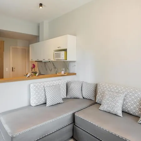 Ploumis Seaside Aparthotel