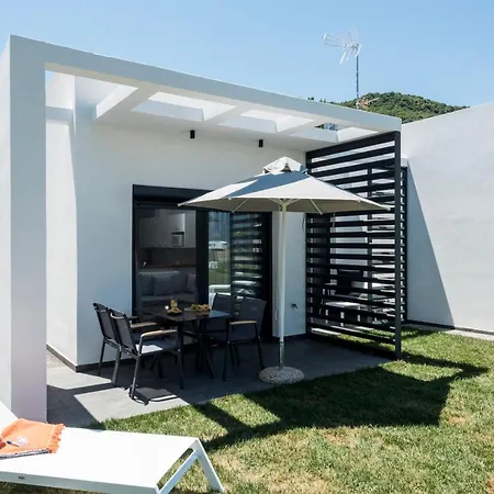 Ploumis Seaside Aparthotel