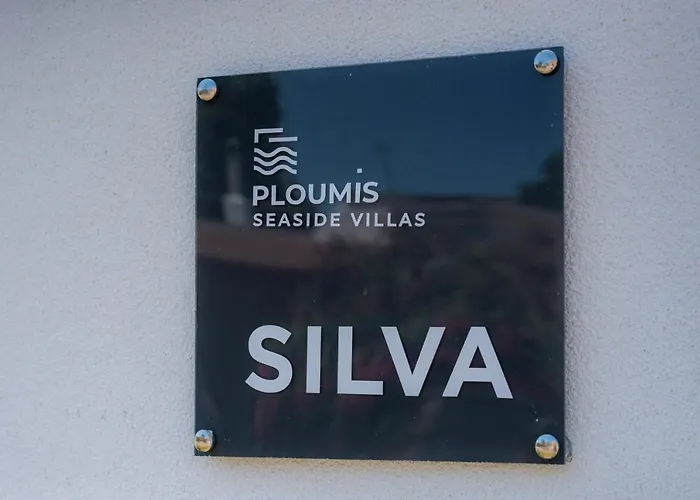 Ξενοδοχείο με διαμερίσματα Ploumis Seaside 4*
