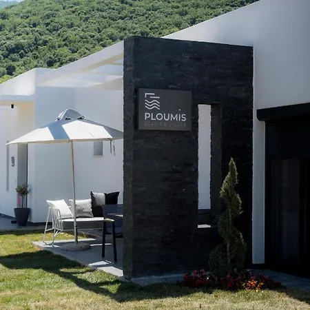Ploumis Seaside מלון דירות 4*