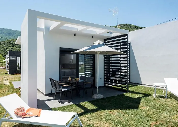 Ploumis Seaside Aparthotel