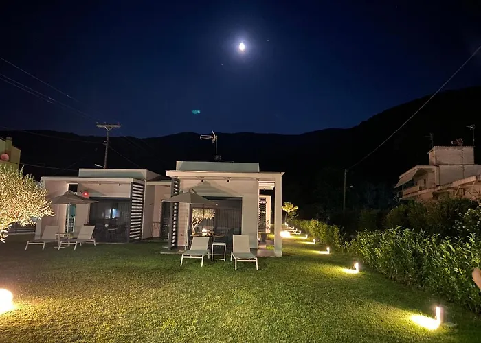 Aparthotel Ploumis Seaside 4*